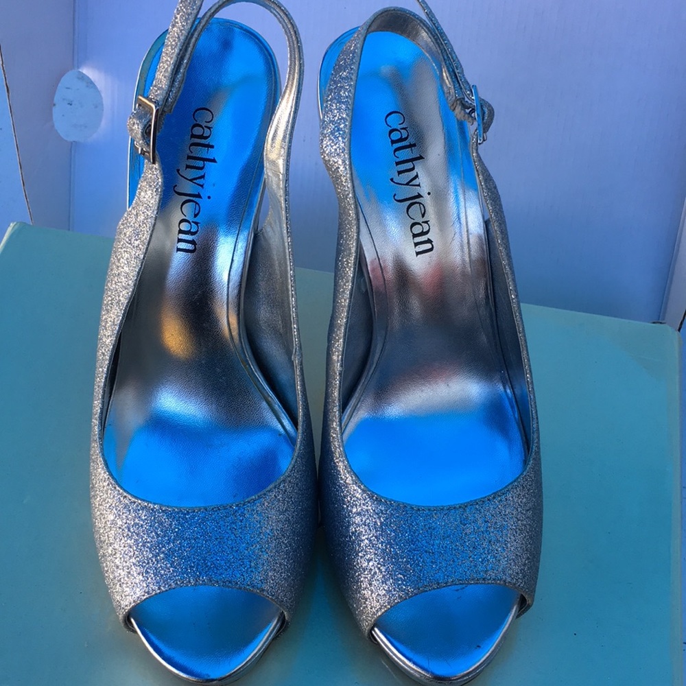 I am selling high heels